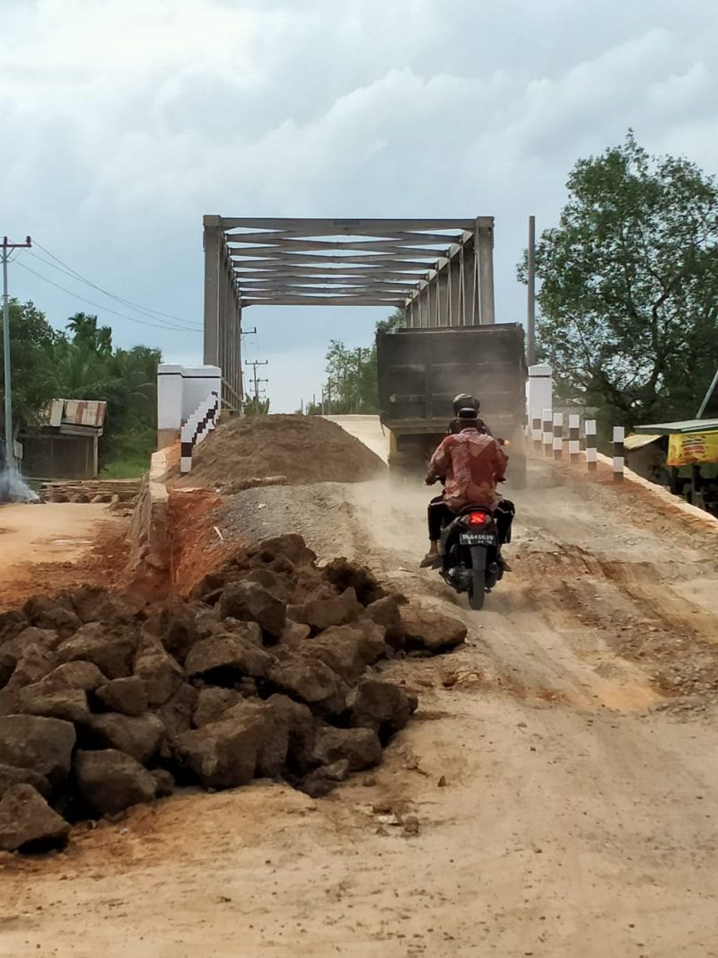 Proyek Jembatan Provinsi Jambi Di Suak Samin, Tanjabbar Yang Masih Dikerjakan Lewat Tahun
